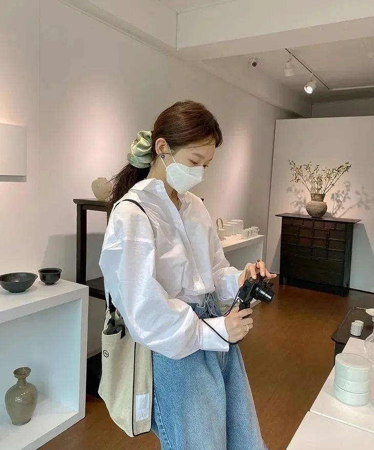 Rootote|王漫妮的通勤包一大摞，这随性帆布袋最靠谱