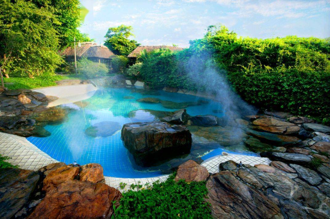 的煮水温泉这里的海岛温泉源自地下深处是国内罕见的海岛火山岩地热温泉