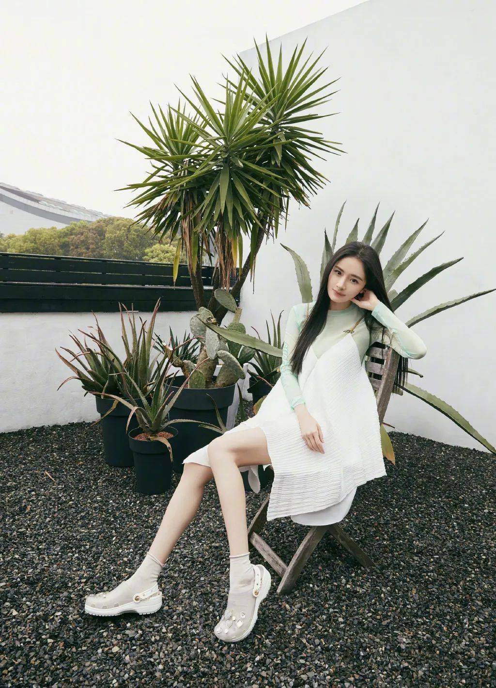 hold|烈日当头,杨幂 赵丽颖 佘诗曼靠什么hold住夏日绝色妆容?