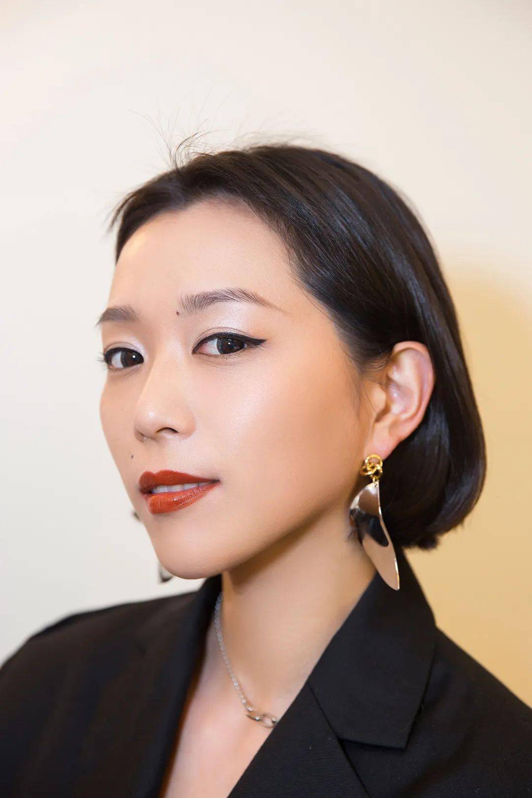 魔都|装妆样子 | 启动冷艳模式，「魔都A姐」横空出世！