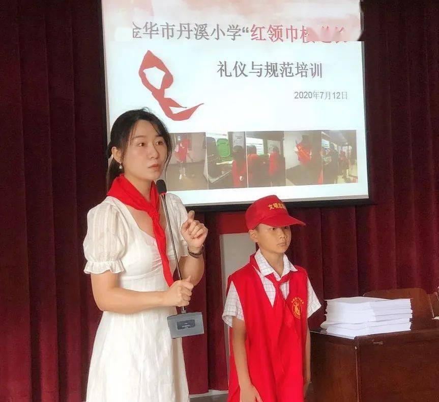 少先队金华市丹溪小学大队建立了社区,学校的家长微信群,为更好地开展