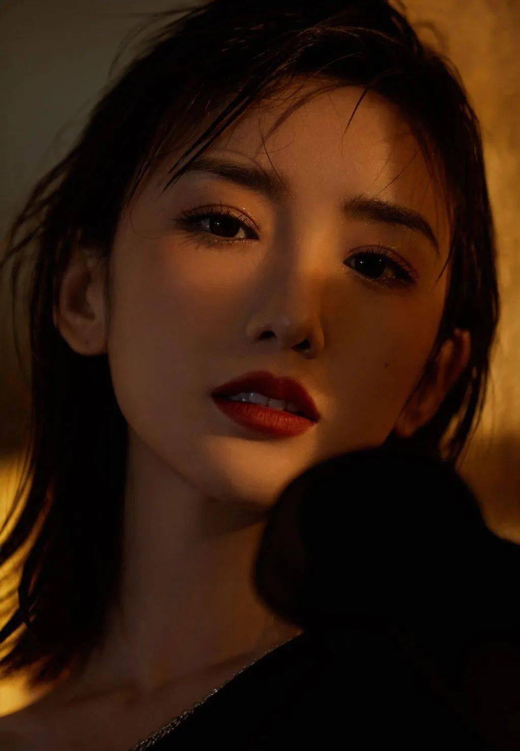 hold|烈日当头,杨幂 赵丽颖 佘诗曼靠什么hold住夏日绝色妆容?