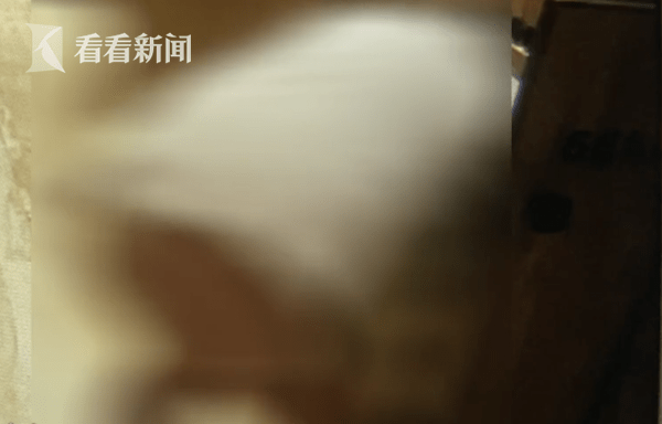 顾客|女子澡堂更衣室偷拍其他顾客 还直播给老公看