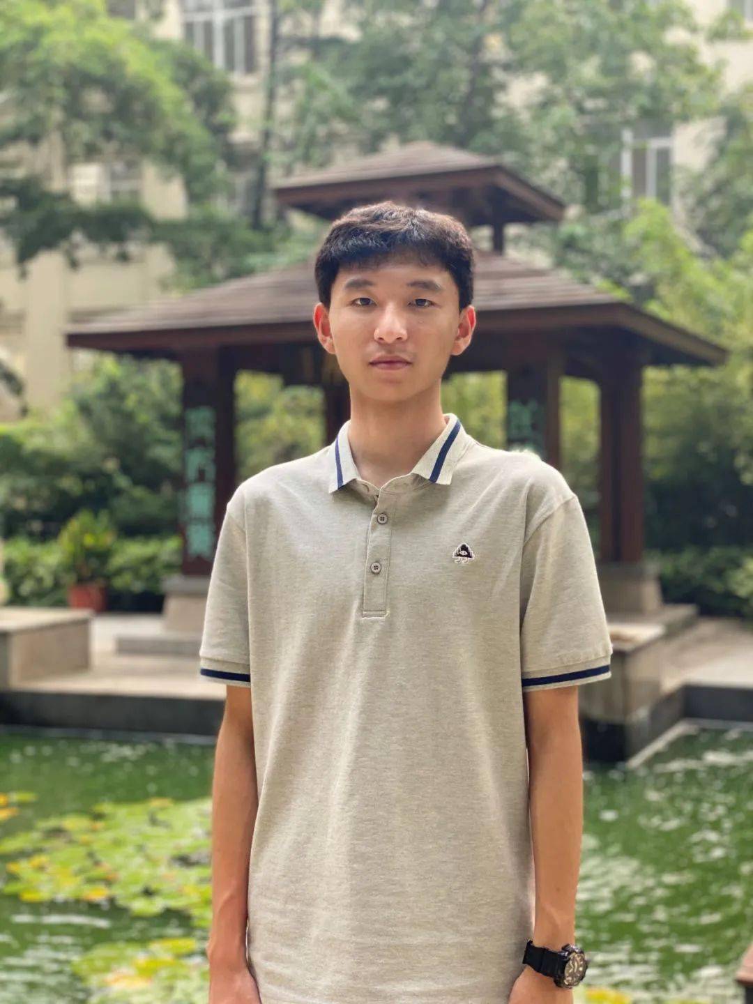 全校|两年前，他哭着给老师写了一封信；两年后，他高考成了全校第一……