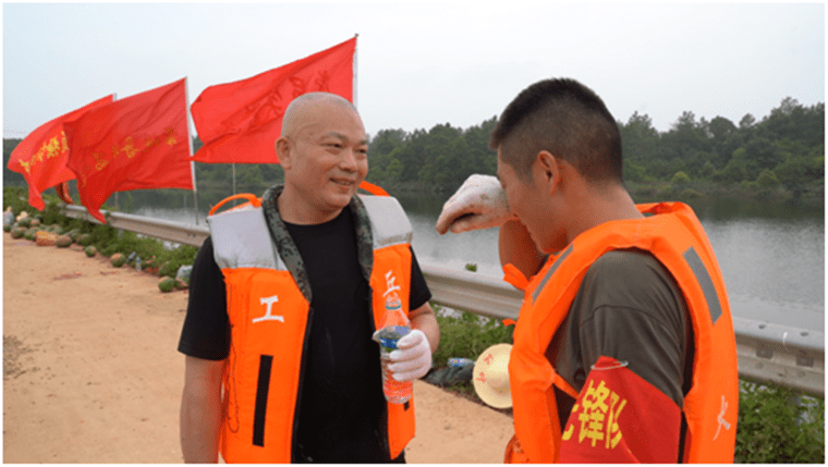 杨丽辉|“夫妻档”“父子兵”“亲兄弟”……这样演绎着抗洪大堤上的感动