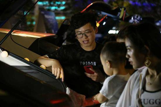 疫情|摆摊月入1.3万元的那个职场新人