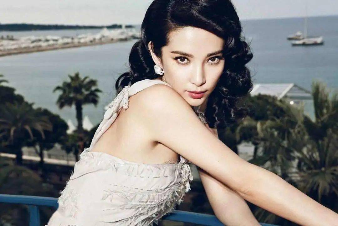 皮肤|想知道如何让肌肤常驻18岁吗？想知道明星三四十岁依然拥有靓丽肌肤吗？点进来我告诉你