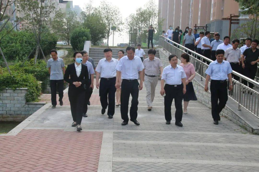 县政协视察组到展子虔艺术馆视察_魏玉新