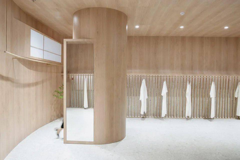 顾客|服装业蒸发4000亿、30元大甩卖!淡季中的实体店该怎么坚持?