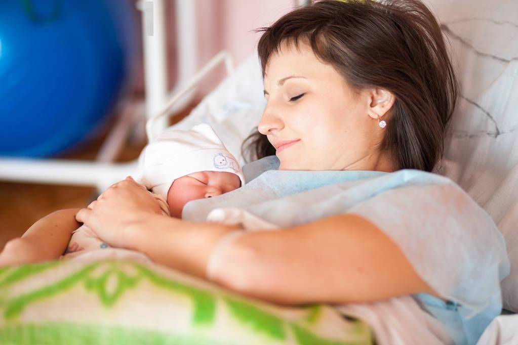 感染了新冠病毒,妈妈们还能进行母乳喂养吗? 感染了新冠病毒,妈妈们还能进行母乳喂养吗?