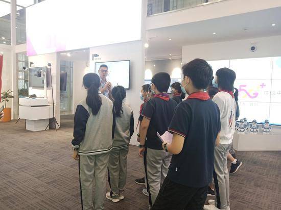 苏州|拥抱科技未来 苏州移动开展青少年5G体验活动