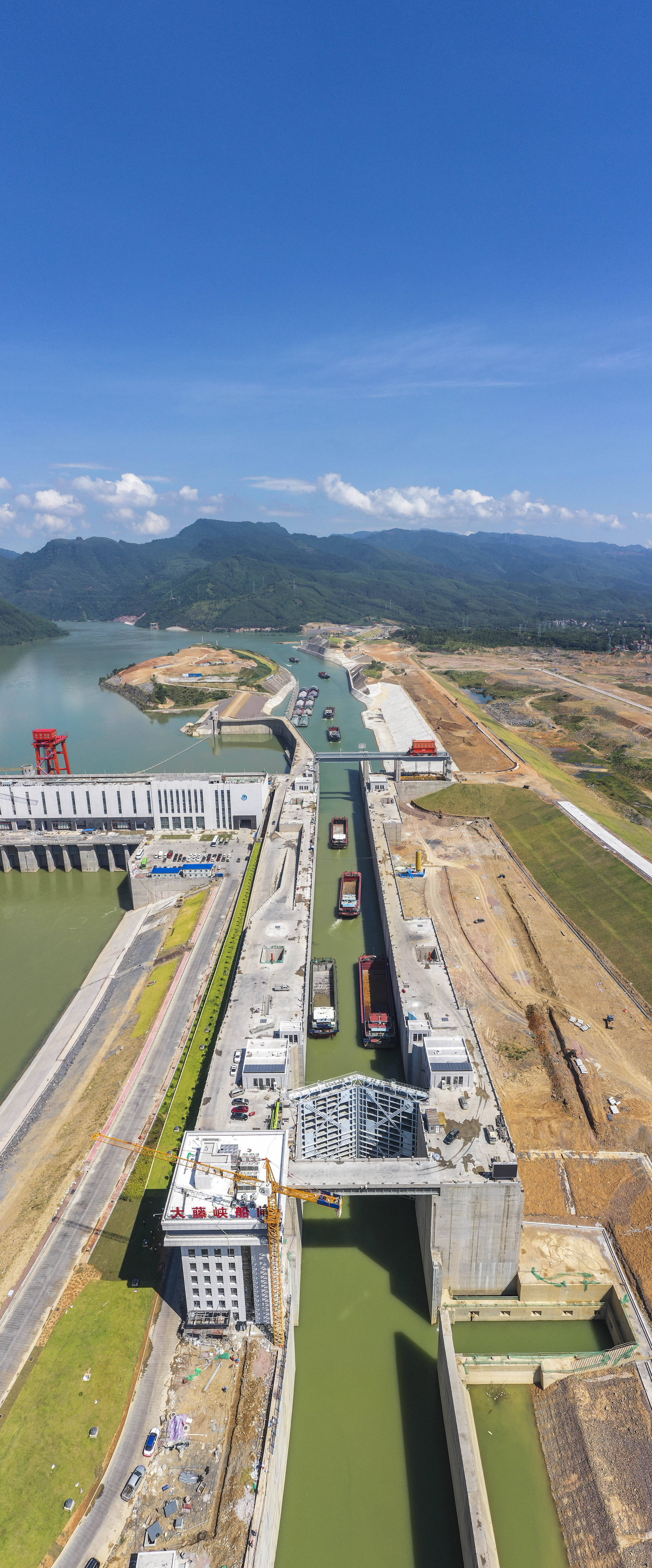 广西大藤峡水利枢纽左岸工程全面投产运行