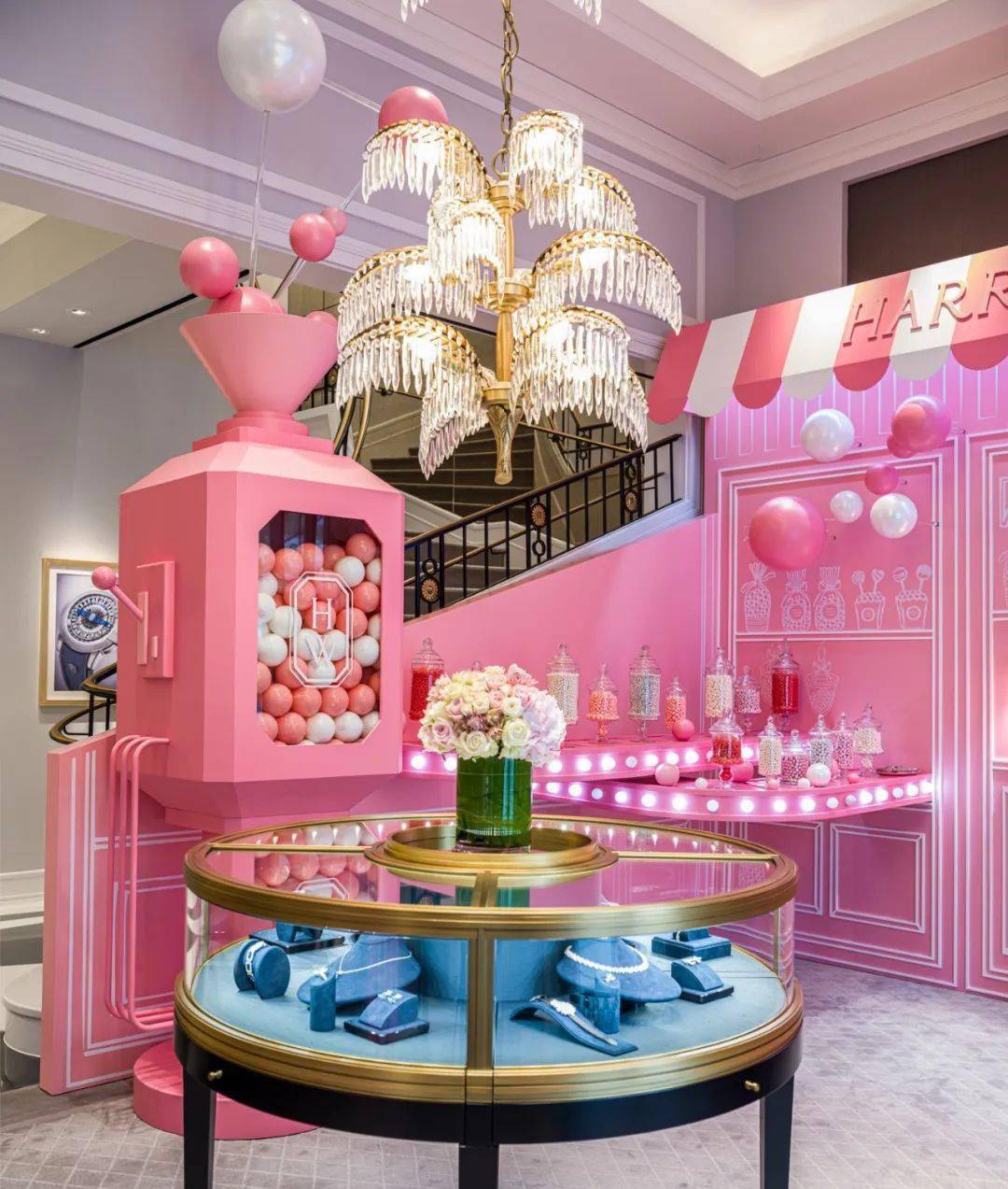 Fendi|七夕预热！Fendi咖啡馆、Dior限时店，大牌打堆来成都过节