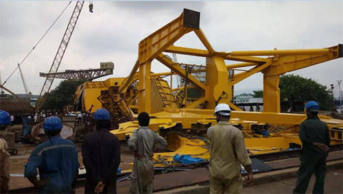 一大|印度某造船厂一大型起重机垮塌 致10人死亡