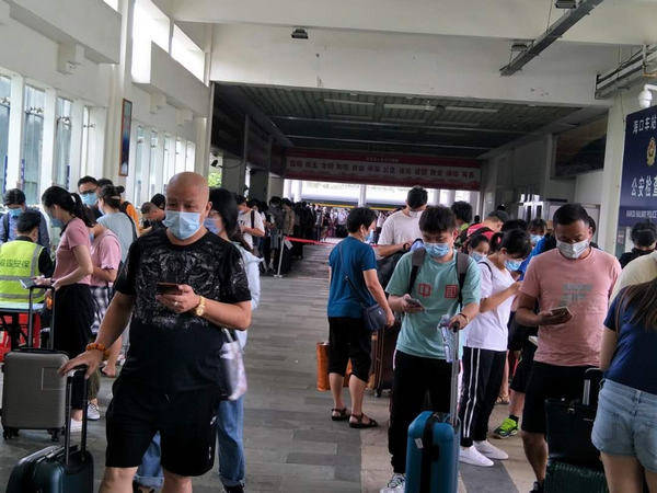工作|2020年暑运过半 海口火车站发送旅客5.8万余人次
