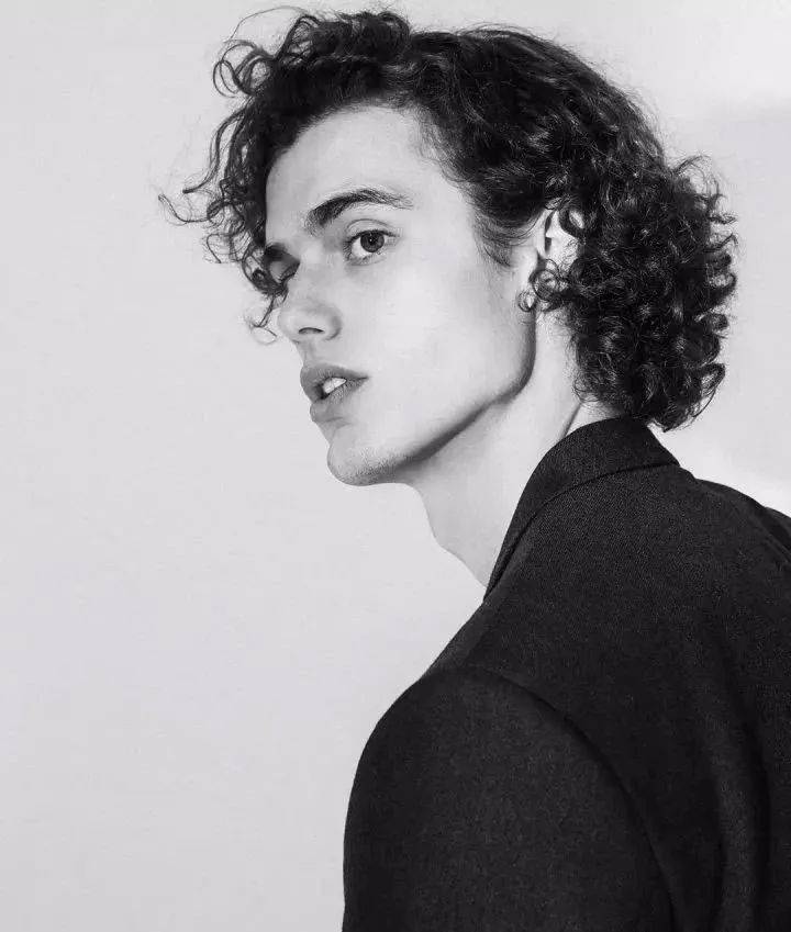 全网|191cm肌肉男模私照火遍全网，1亿网友在线鸡叫喊“老公”，直男都被“掰弯”！？