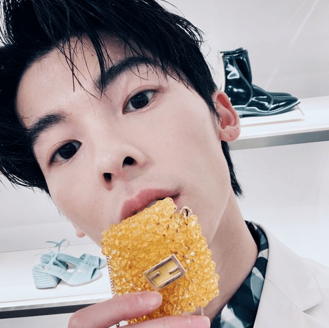 保护|配上万块的保护壳，AirPods 配吗？