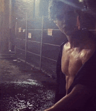 全网|191cm肌肉男模私照火遍全网，1亿网友在线鸡叫喊“老公”，直男都被“掰弯”！？