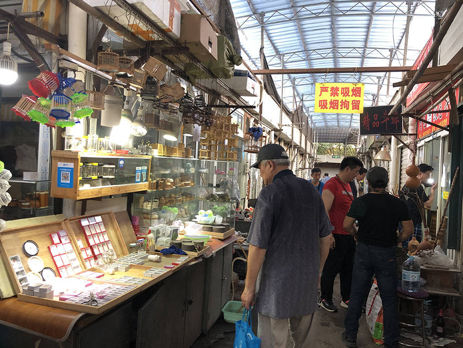 见证|上海市中心最后一家花鸟市场今日关闭，我们见证了最后时光