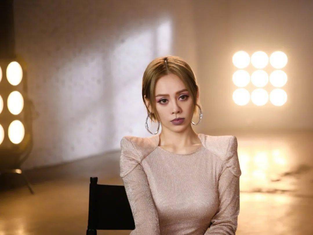 眼影|女明星那些一画成名的妆，学会就是换头术啊！