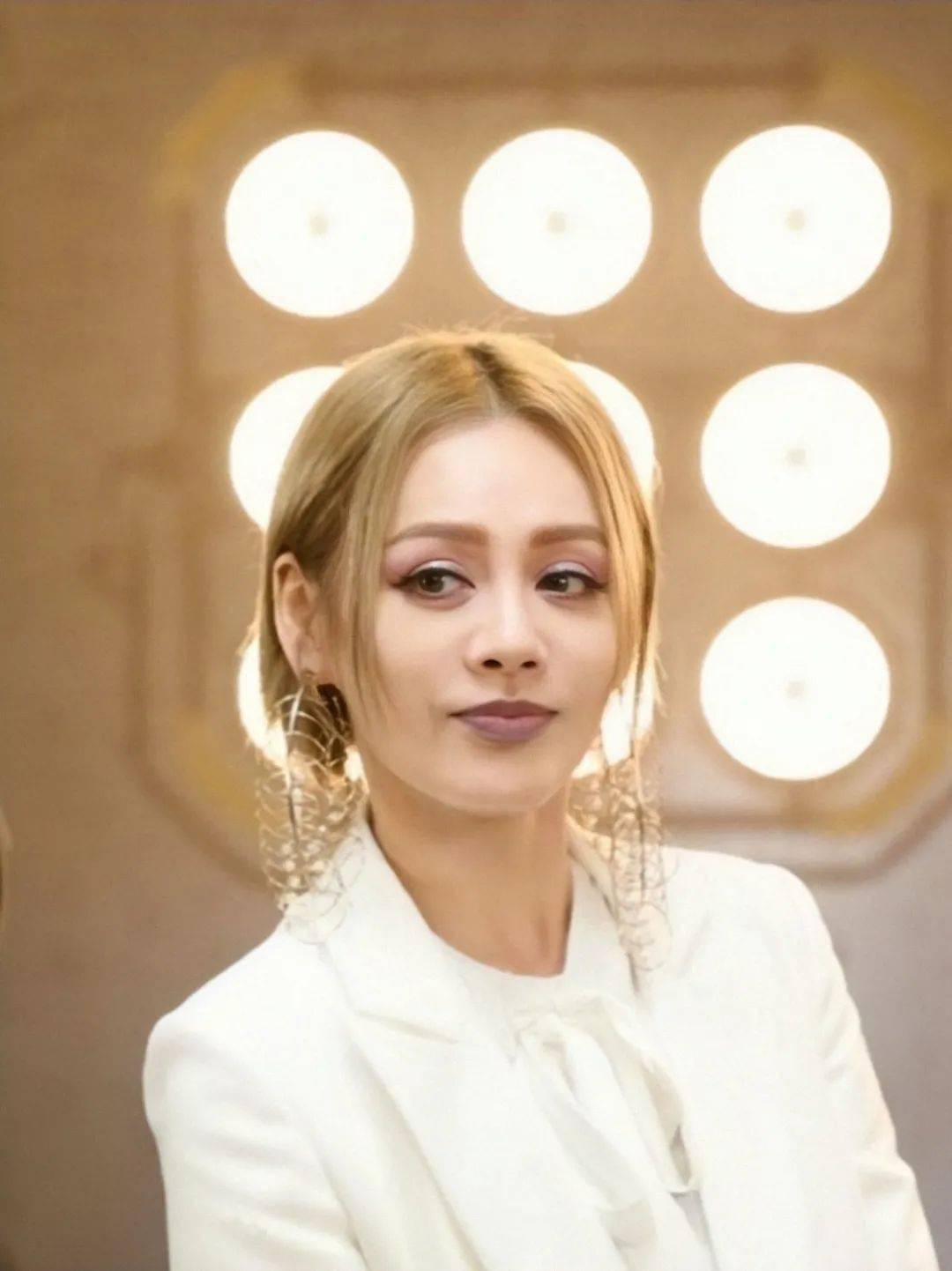 眼影|女明星那些一画成名的妆，学会就是换头术啊！