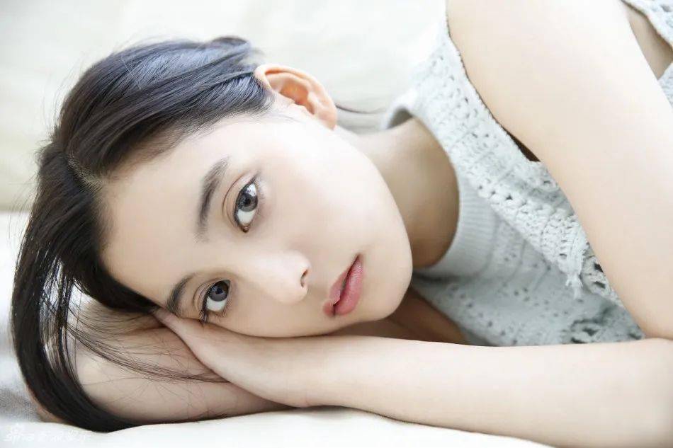 她竟然凭美貌打败石原里美，成为“日本第一神颜”，一张ins私照暴露了她的美丽秘籍~