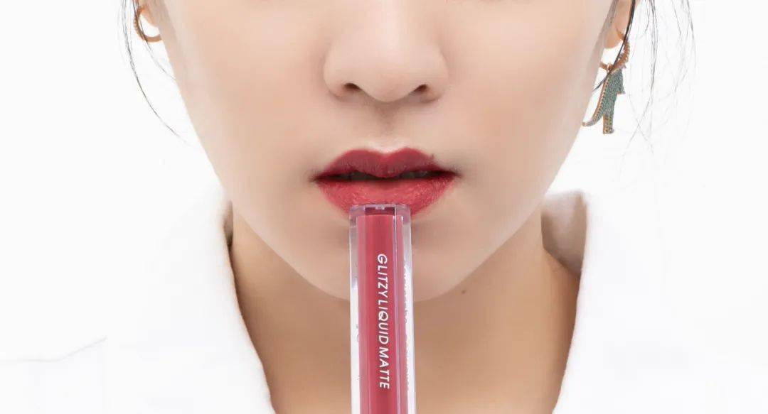 犯规|美到犯规的唇釉,8 支只要 300 多块