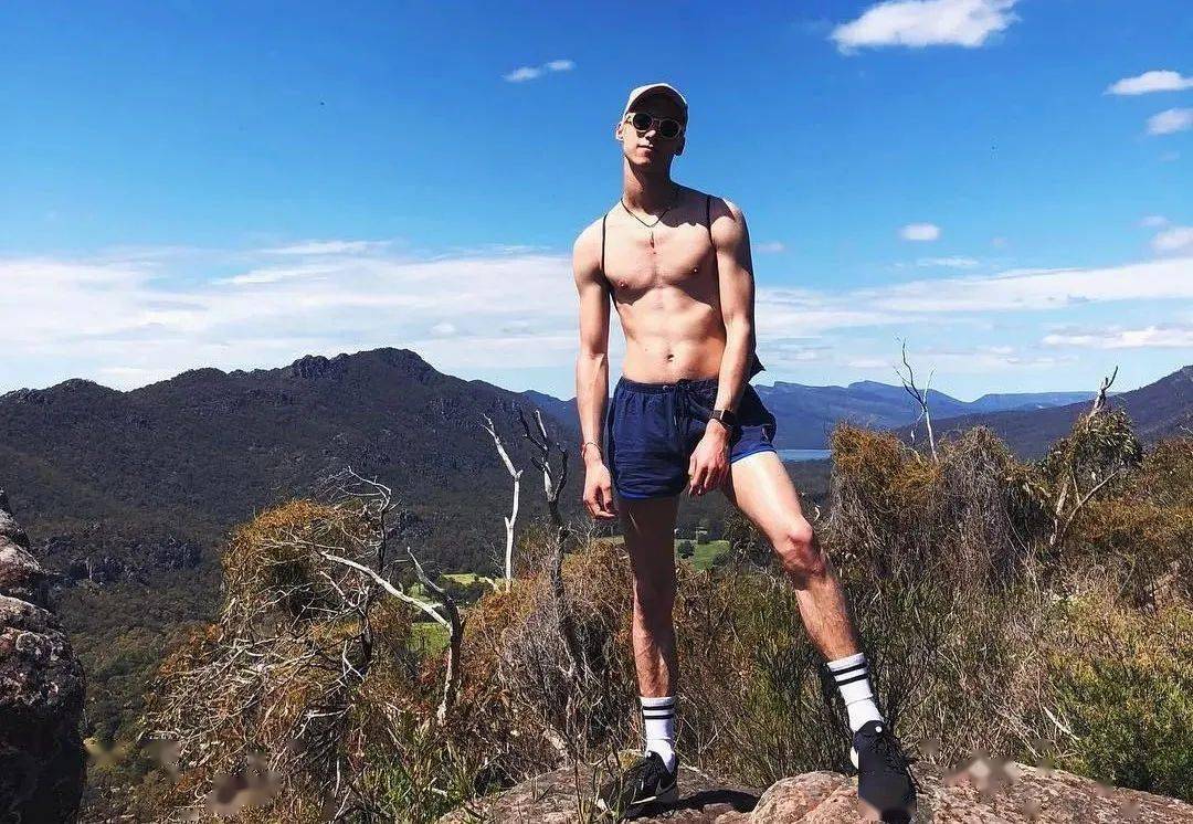 亚裔|时尚圈又迎来热门亚裔男模新人，完美到无需任何修饰