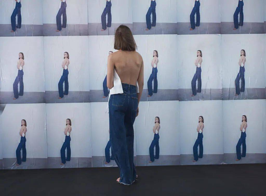 牛仔裤|打败万茜、宁静的王霏霏竟然是个ZARA女孩，想get她的49元同款T！