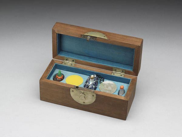 鼻烟壶|台北故宫新展“士拿乎”：方寸间的鼻烟壶与清宫微型艺术