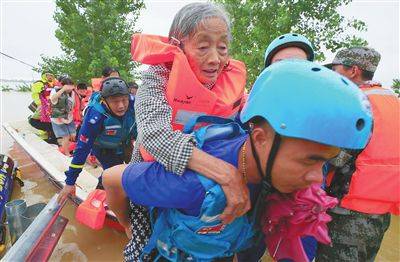 防汛|逆行的身影展现团结力量