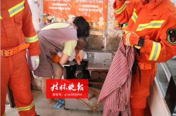 孩子|半个手掌粉碎性骨折！还有一起悲剧……桂林1岁男童手卡绞肉机