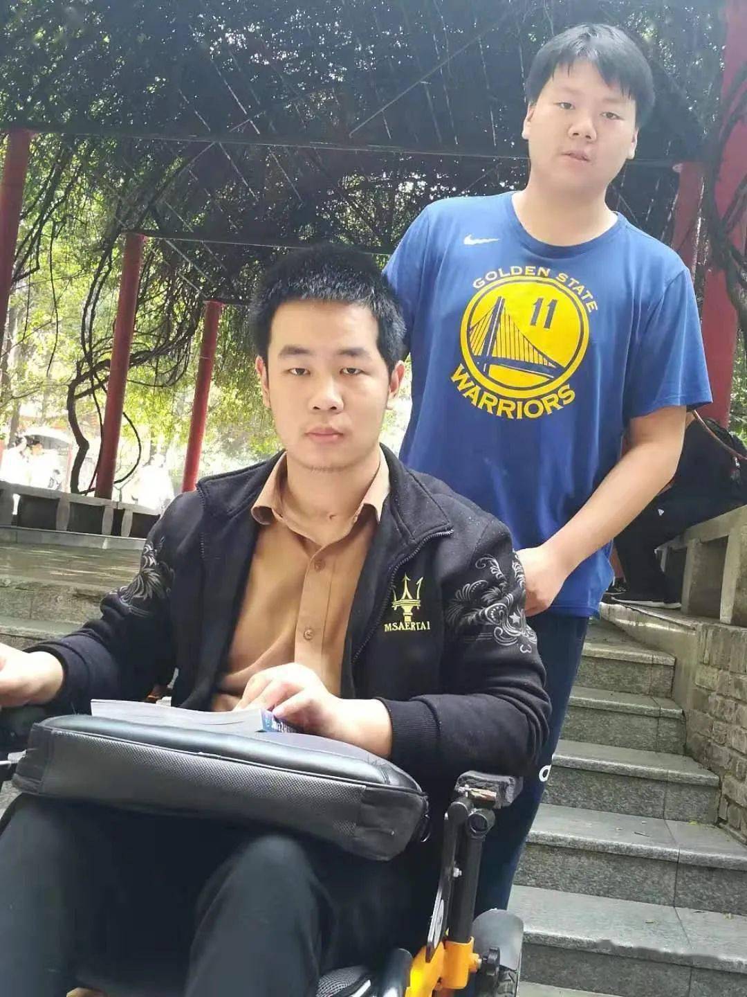 师大夜读 丨 轮椅上的追光者