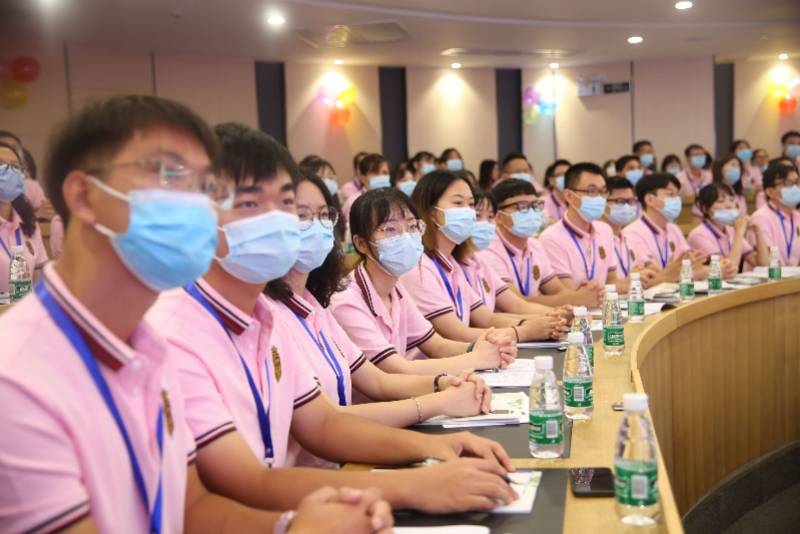 教育|中山市迪茵公学教师培训开班，校长贺优琳：不允许向家长吃拿要