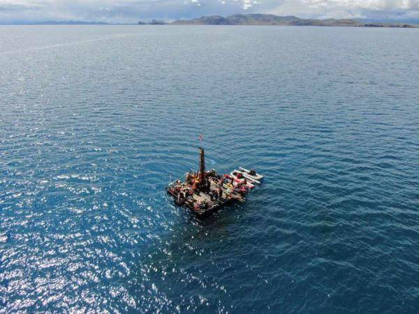 钻探|我国科学家成功在高原湖泊钻取最长岩芯