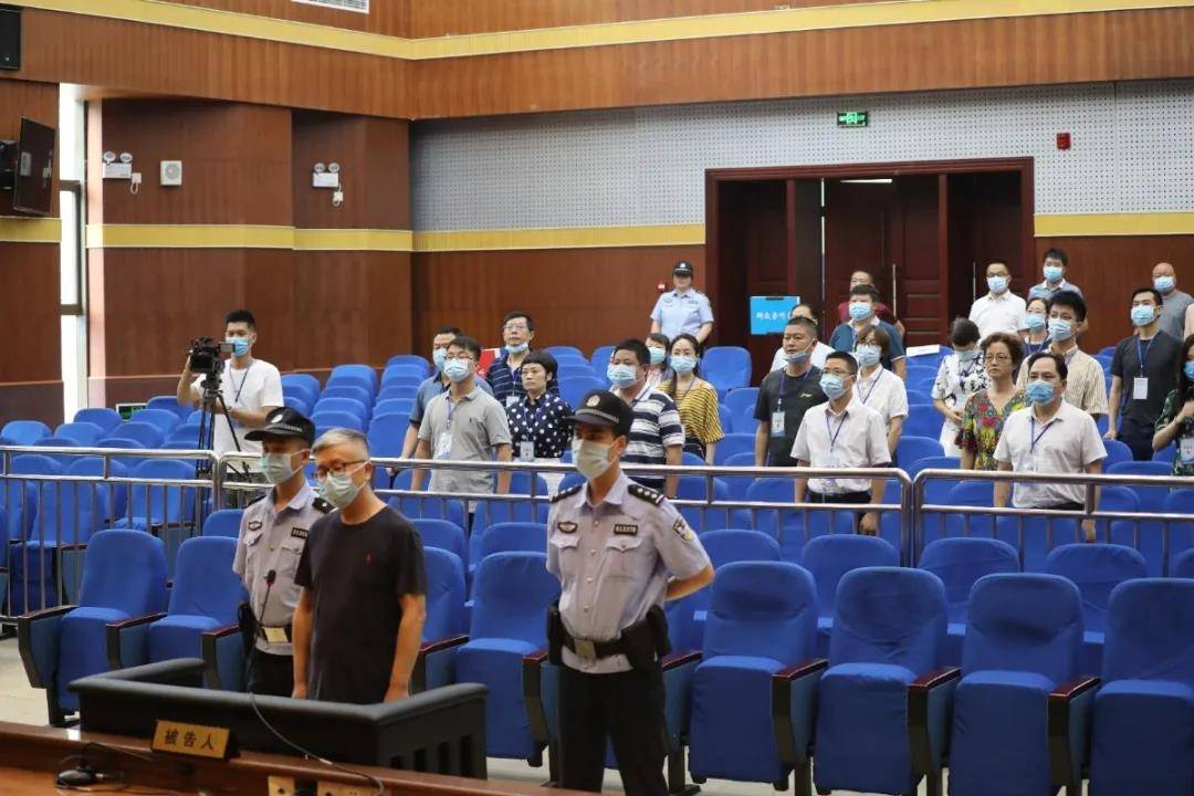 受贿超3千万 内江市第二人民医院原院长吴道全获