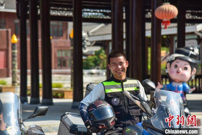 防火|广西侗族“90后”机车爱好者成保侗寨平安“蓝骑士”