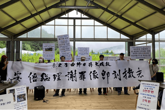 金昌烈|不仅拒绝撤像，韩植物园还推出“安倍下跪像”写真集：每本70元人民币