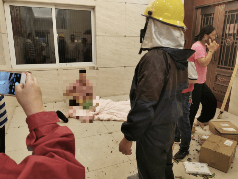 台州|台州一女子台风天关窗时从11楼被吹落坠亡，同小区多户窗户吹坏
