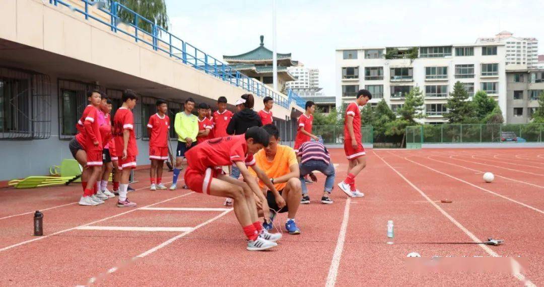 
青海省足球协会对青海省青少年足球训练中心U系列精英梯队队员举行摸底测试_十大外围足球平台app手机版(图2)