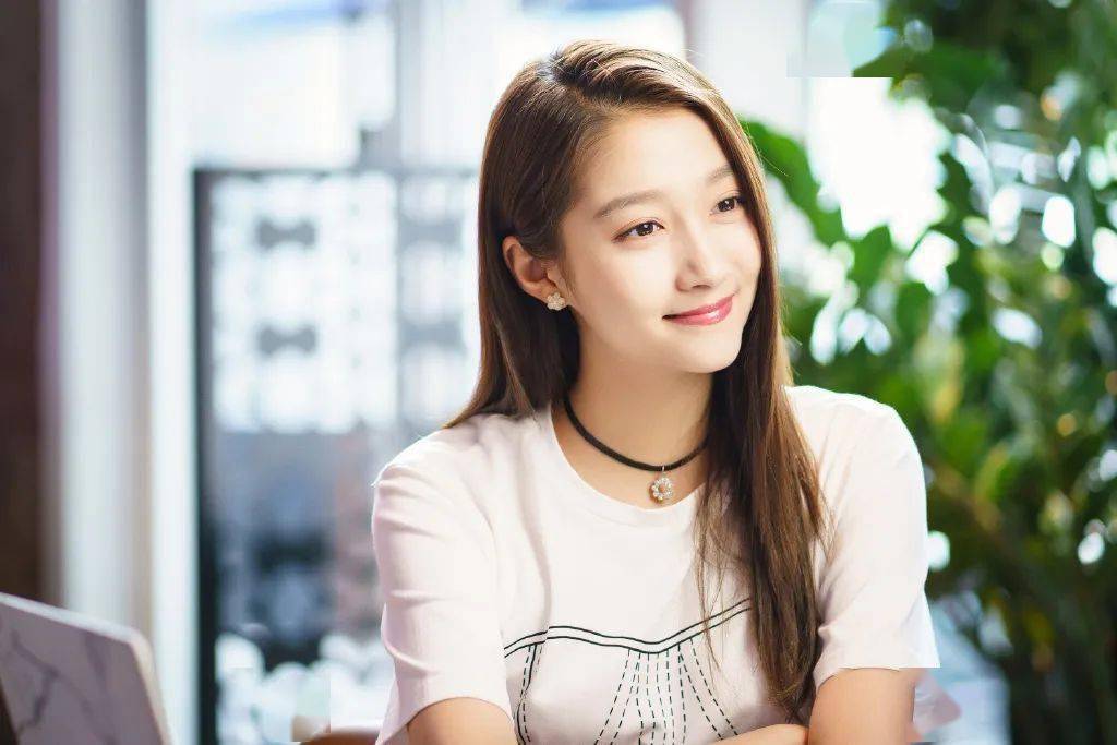 关晓彤|年年都是18岁,画个“四分之三减龄妆”就好了~