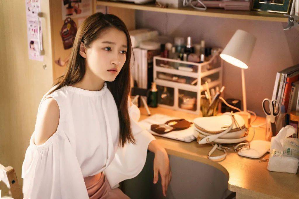 关晓彤|年年都是18岁,画个“四分之三减龄妆”就好了~