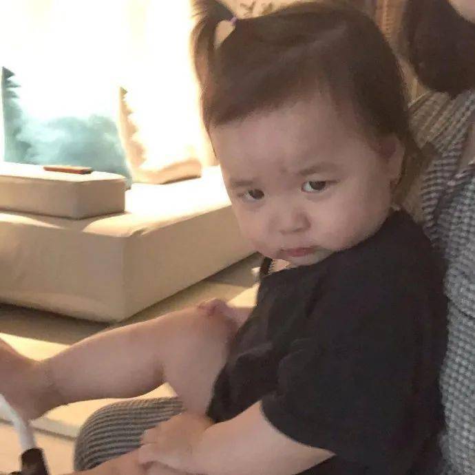 神态|4岁女孩活成“乡镇女老板”,13万网友惊叹:这神态,一般人模仿不来