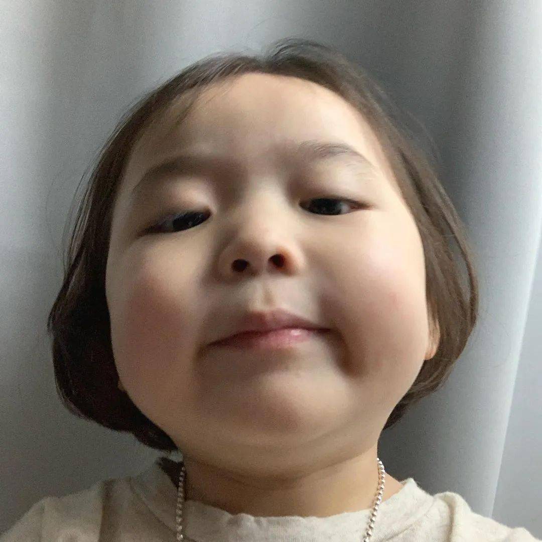 神态|4岁女孩活成“乡镇女老板”,13万网友惊叹:这神态,一般人模仿不来