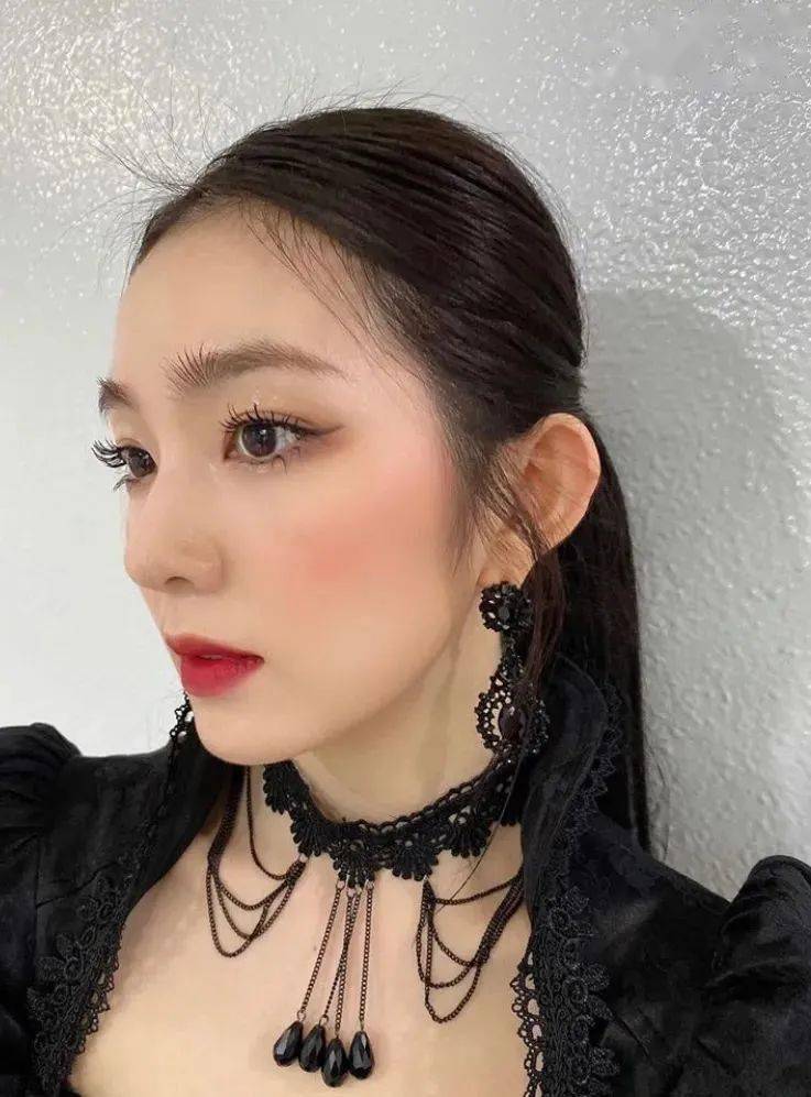 眼睛|还没掌握女团同款的“太阳花睫毛”？是时候看看Irene了！