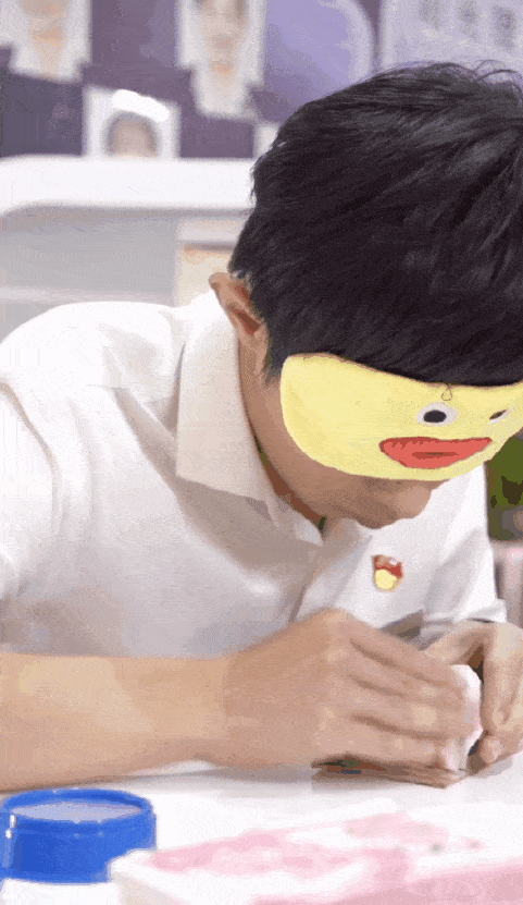 戴着眼罩也能  点钞?