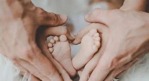 保险|“我好痛,爸爸妈妈救救我”,3岁男孩没钱治病被带回家,劝你别乱买保险！