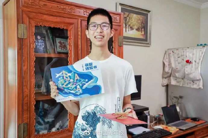 北航|北航首封本科录取通知书寄出，纸飞机“抢镜”