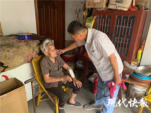 老伯|83岁弟弟探望93岁姐姐迷路：我给她送解暑饮料
