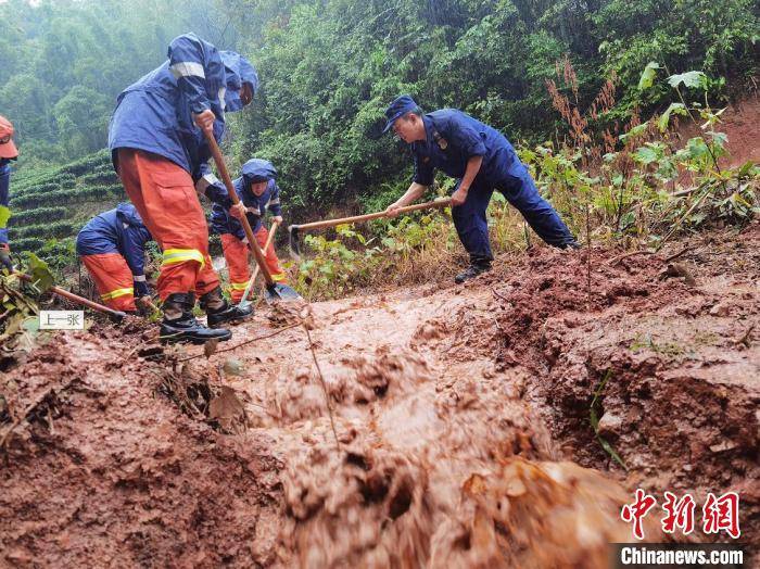 泥石流|云南普洱下寨村发生泥石流灾害 致1人死亡